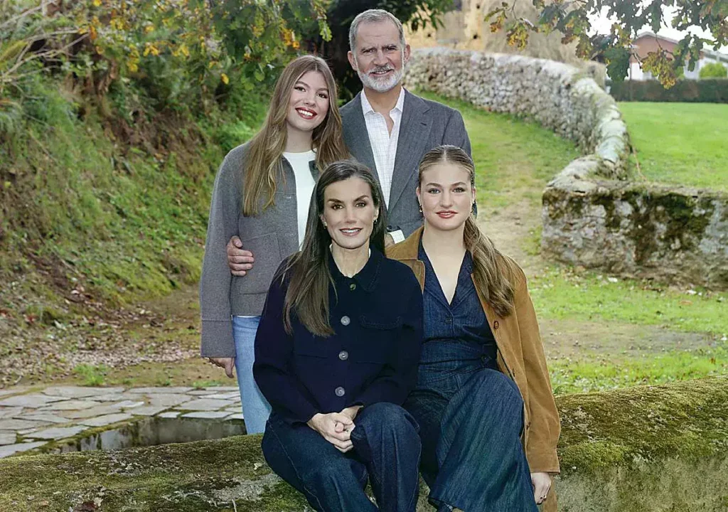 La Familia Real posa en Valdesoto, Asturias, para la felicitación navideña.