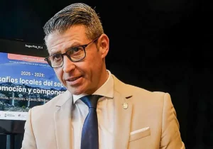 El alcalde de Almussafes, Toni González.