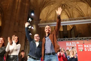 Pedro Sánchez con el candidado del PSOE en Extremadura, Miguel Ángel Gallardo.
