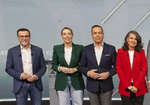 Miguel Ángel Gallardo, María Guardiola, Óscar Fernández e Irene de Miguel en un debate electoral.