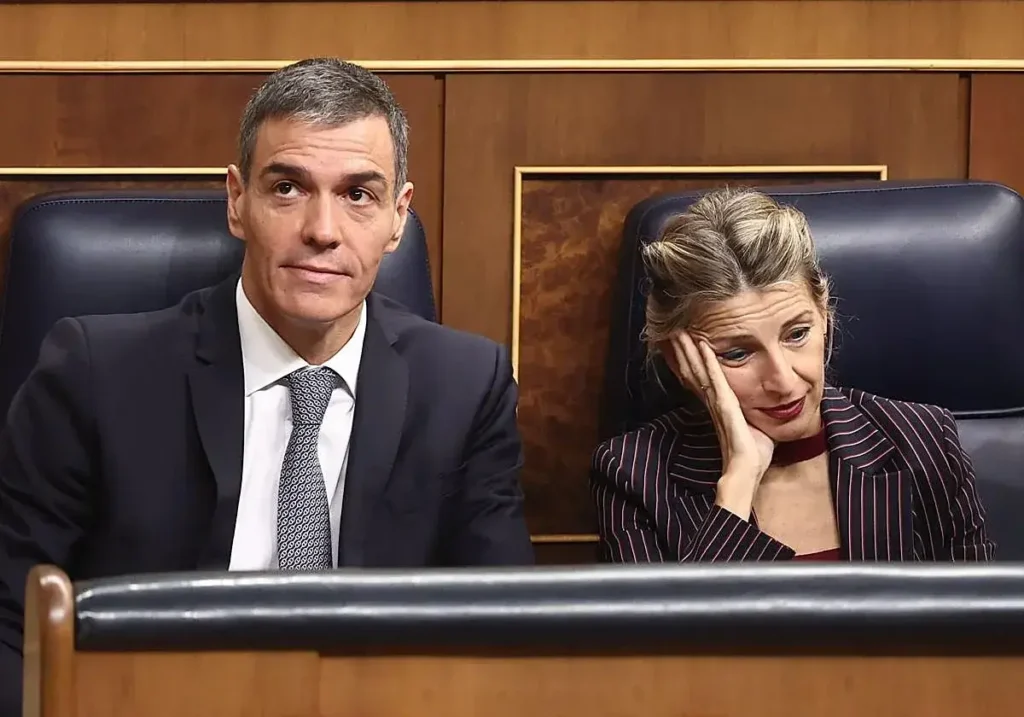 Pedro Sánchez y Yolanda Díaz durante una sesión de control en el Congreso.