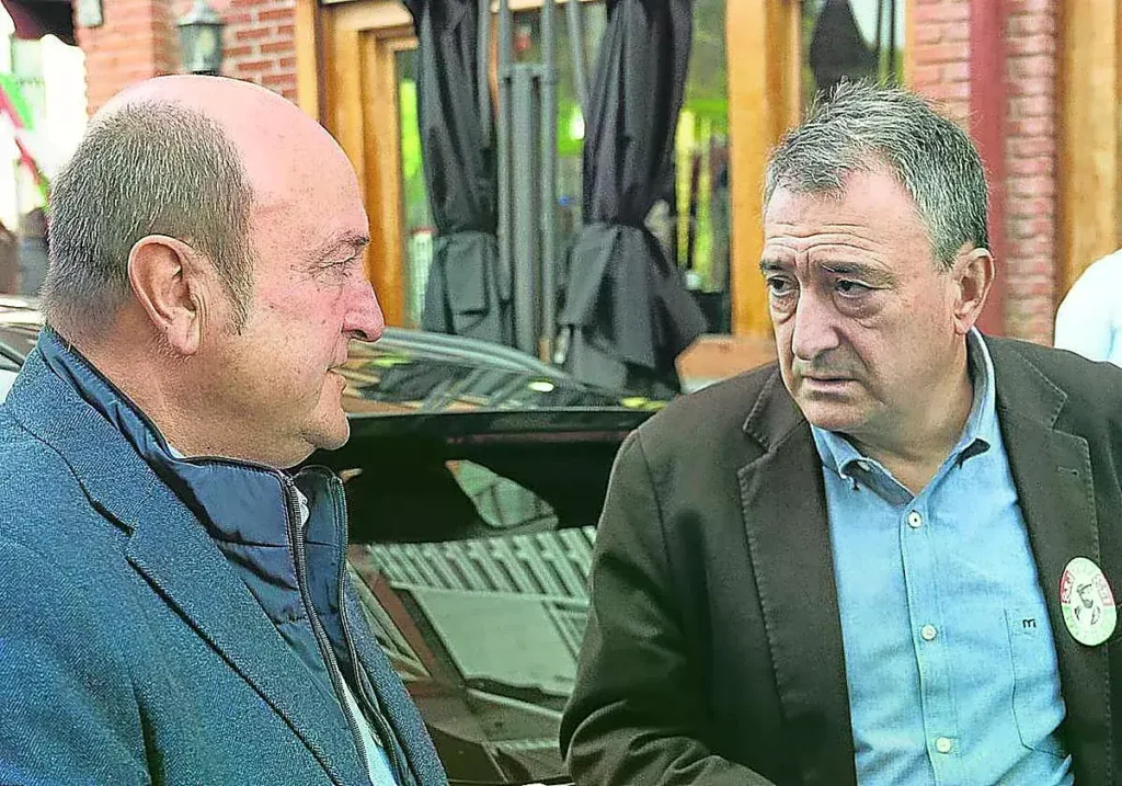 Andoni Ortuzar y Aitor Esteban, durante un acto organizado por el PNV.