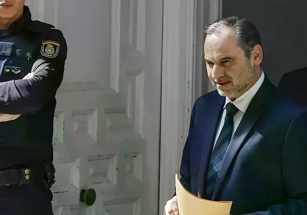El exministro José Luis Ábalos a la salida del Tribunal Supremo.