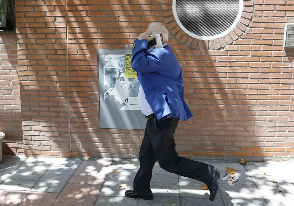 El juez de Madrid Juan Carlos Peinado a la salida del juzgado. EP