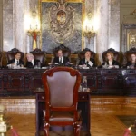 La magistradas Susana Polo (primera por la izquierda) y Ana Ferrer (penúltimo por la derecha) en un momento del juicio al fiscal general. EFE