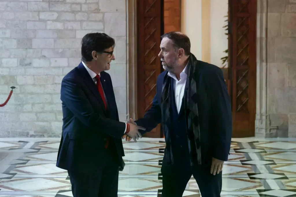 Salvador Illa y Oriol Junqueras durante su reunión en el Palau de la Generalitat.