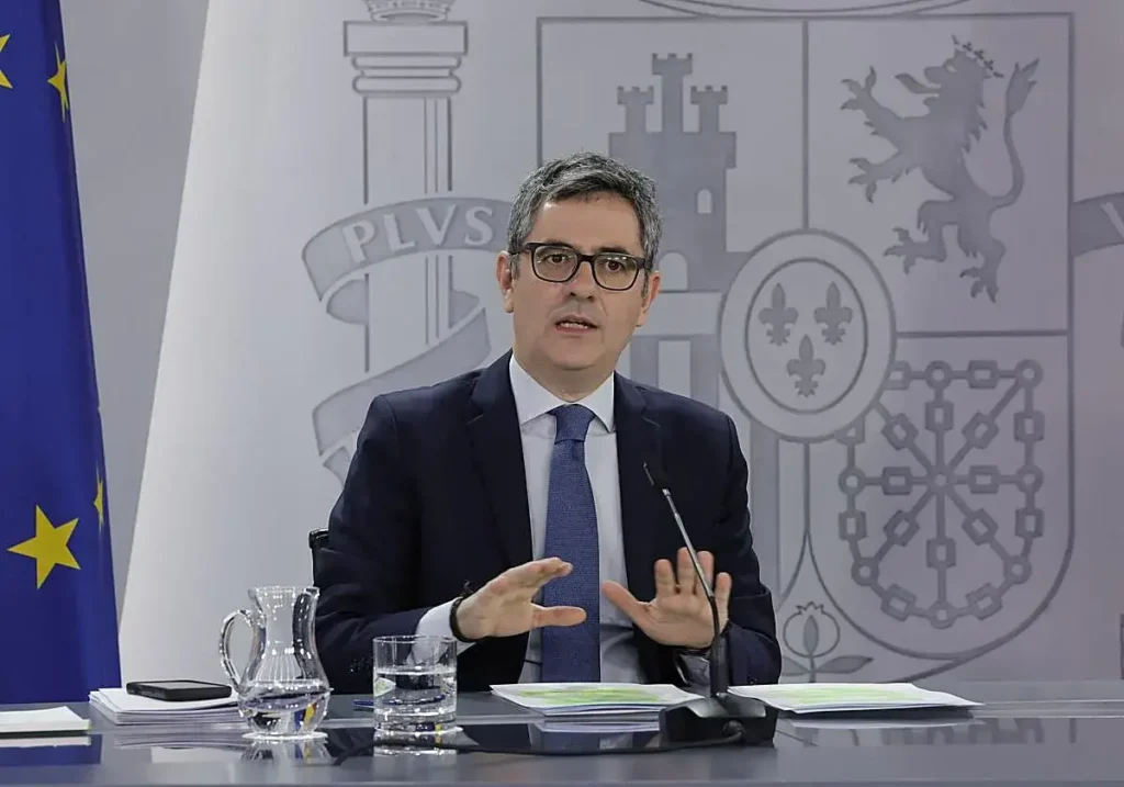 El ministro Félix Bolaños comparece tras el Consejo de Ministros.