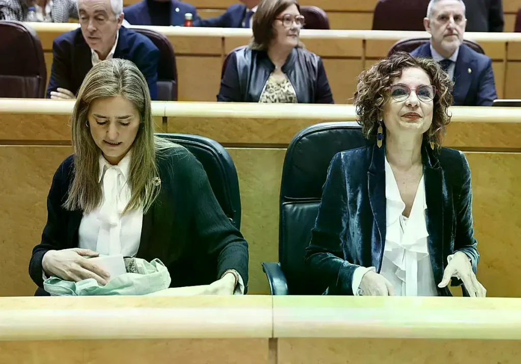 Las vicepresidentas Sara Aagesen y María Jesús Montero, en el Senado.