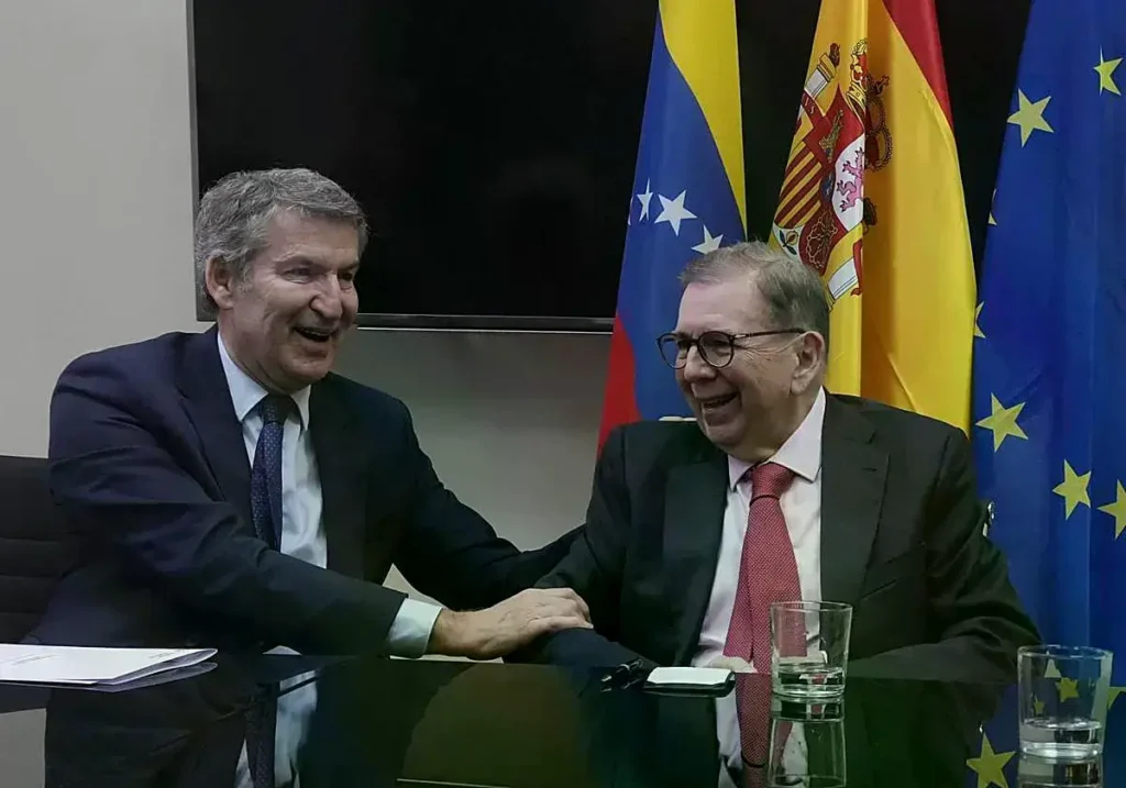 Alberto Núñez Feijóo durante la reunión con Edmundo González en Madrid.