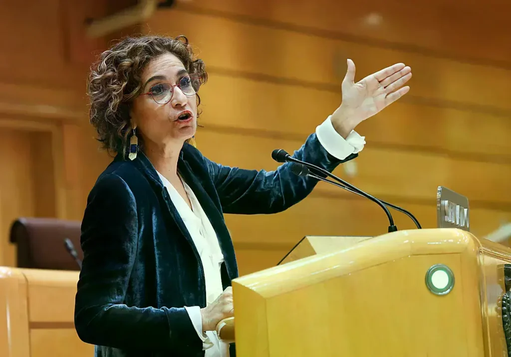 La ministra de Hacienda, María Jesús Montero, comparece en el Senado.