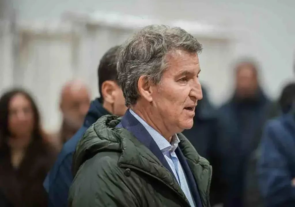 Alberto Núñez Feijóo en Adamuz (Córdoba) tras el accidente ferroviario.