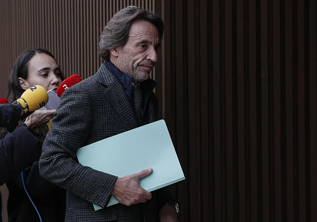 José Manuel Cuenca, exjefe de gabinete de Carlos Mazón, durante su segunda testifical ante la jueza de Catarroja (Valencia). EFE