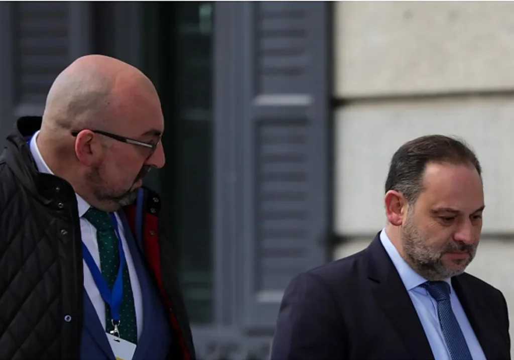 Koldo García y José Luis Ábalos en el Congreso. EP / LA VERDAD