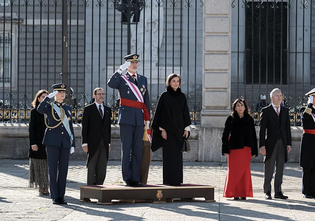 La princesa Leonor, los Reyes, la ministra de Defensa, Margarita Robles y el de Interior, Fernando Grande-Marlaska, durante la Pascua Militar. EP