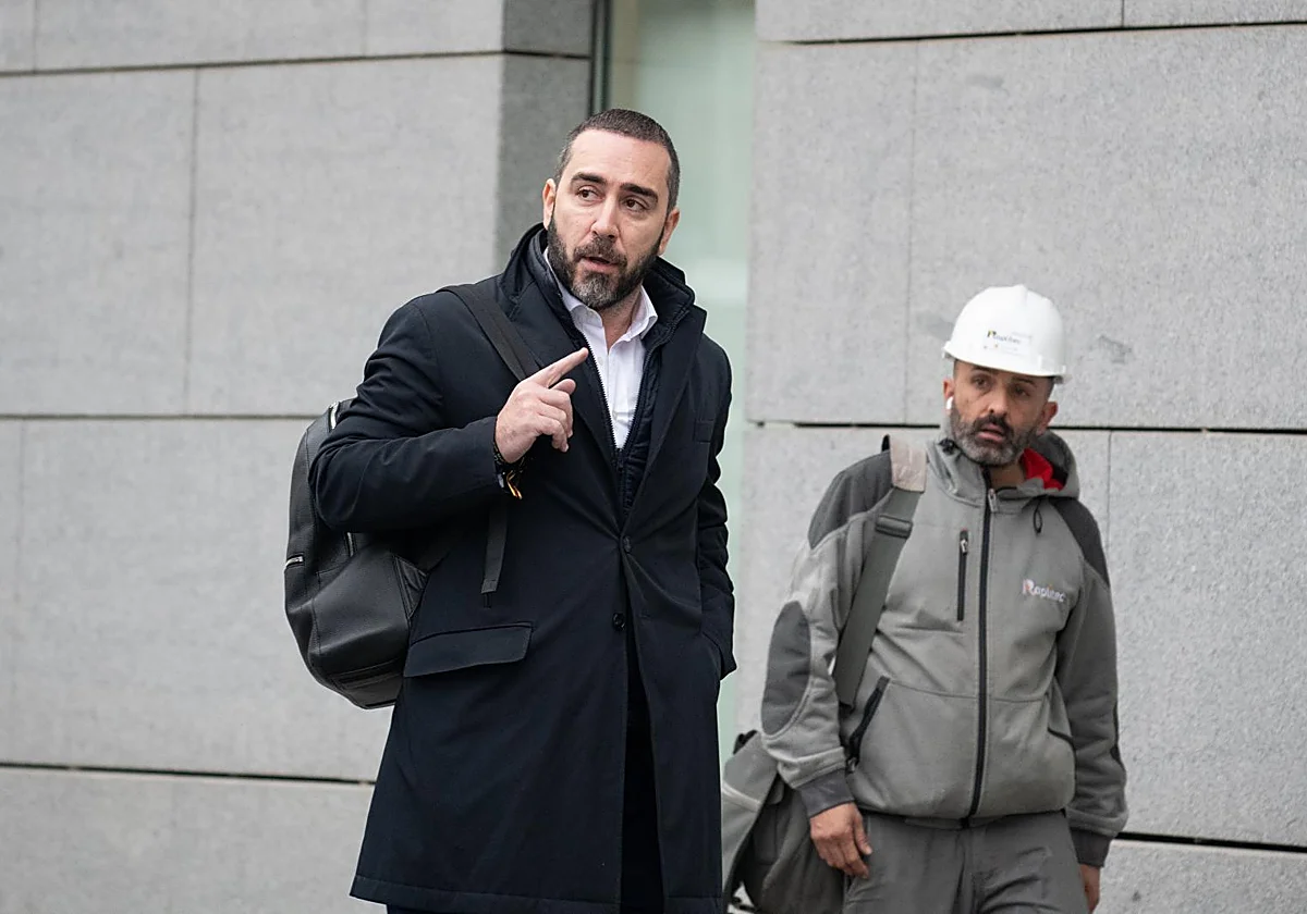 El corruptor confeso Víctor de Aldama a su llegada este jueves a la Audiencia Nacional para declarar como investigado en el 'caso hidrocarburos'. EP / LA VERDAD