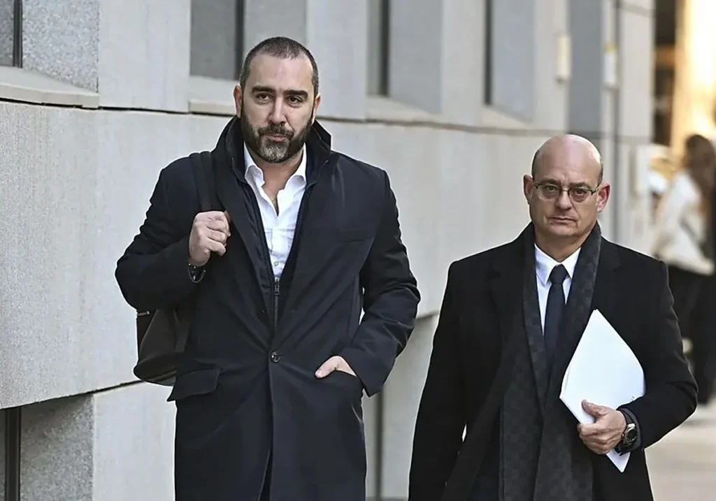 Víctor de Aldama junto a José Antonio Choclán en una de sus múltiples declaraciones judiciales Efe / LA VERDAD