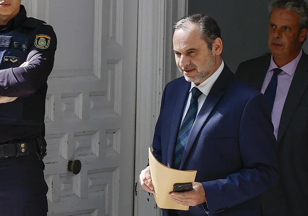 José Luis Ábalos a su salida del Tribunal Supremo en octubre pasado. EP