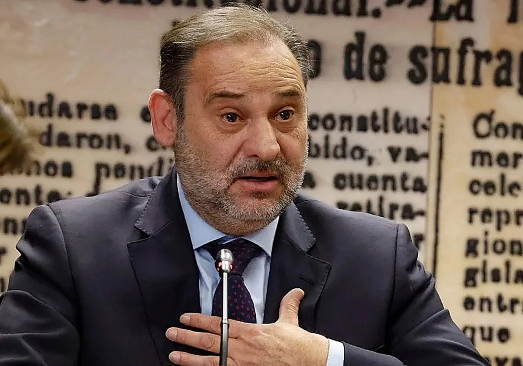 José Luis Ábalos en mayo de 2024 en la comisión de investigación del Senado efe