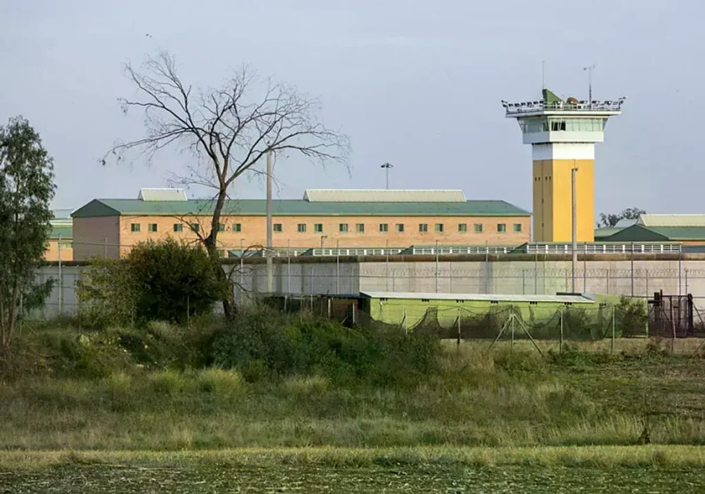Vista exterior del centro penitenciario de Huelva.