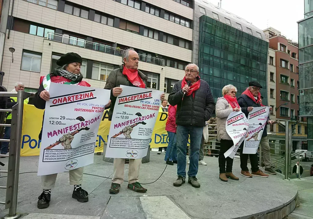 Pensionistas durante una concentración en Bilbao