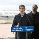 Feijóo, junto a Azcón este martes en el aeropuerto de Teruel.