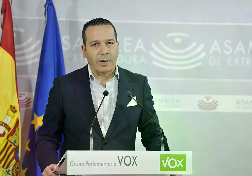 El candidato de Vox, Óscar Fernández, tras la constitución de la Asamblea.