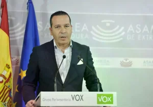 El candidato de Vox, Óscar Fernández, tras la constitución de la Asamblea.