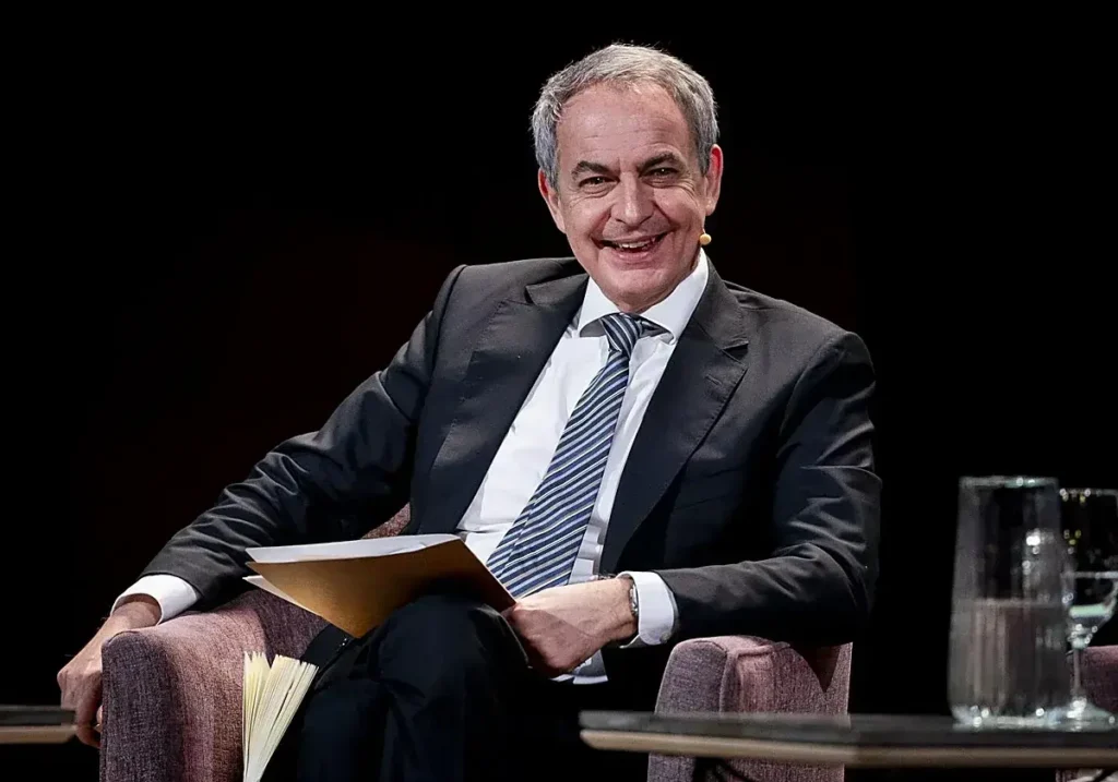 Expresidente Zapatero interviene en la presentación de un libro este martes.