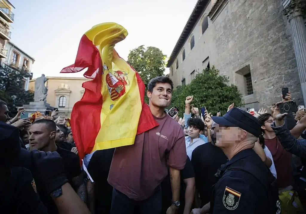 El activista Vito Quiles, en un acto en la Universidad de Granada.