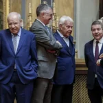 Emiliano García-Page junto a Felipe González y Alfonso Guerra en un homenaje a Javier Lambán