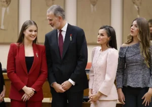 Los Reyes Felipe y Letizia, con la princesa Leonor y la infanta Sofía, en el Congreso.
