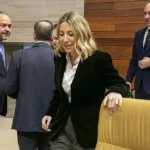 La presidenta de la Junta en funciones, María Guardiola, en el pleno.