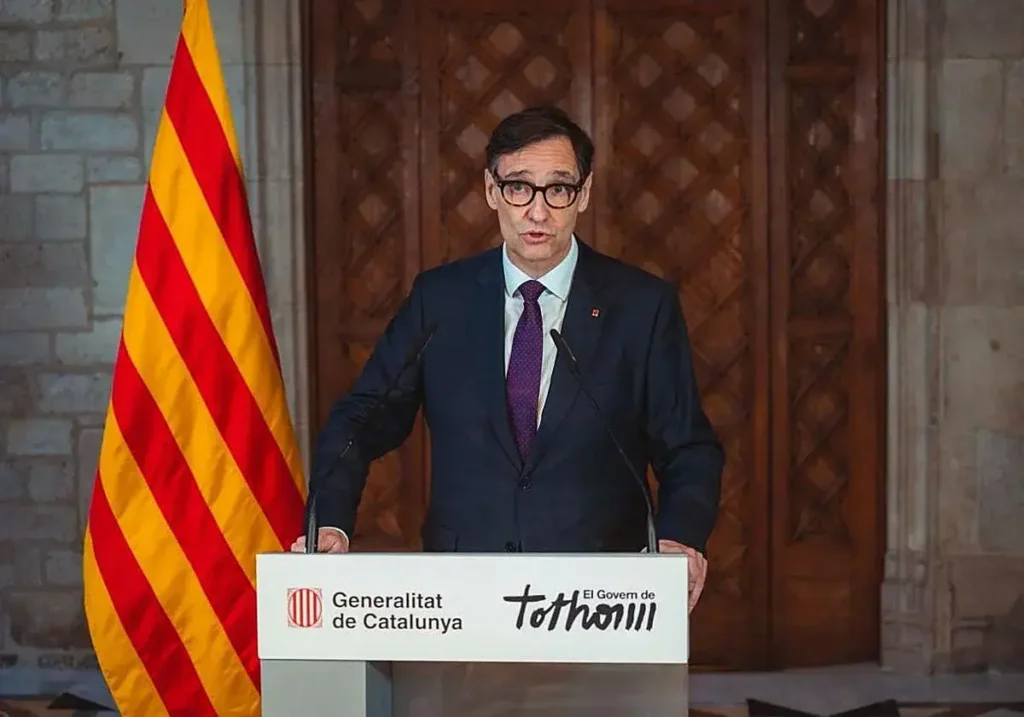 Salvador Illa durante la declaración institucional a su regreso al trabajo.