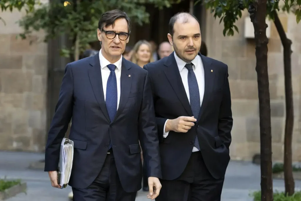 Salvador Illa, acompañado del conseller Albert Dalmau.