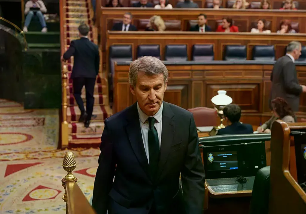 Feijóo a su entrada en el hemiciclo.