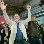 Pedro Sánchez junto al candidato del PSOE en Castilla y León, Carlos Martínez, en Ponferrada.