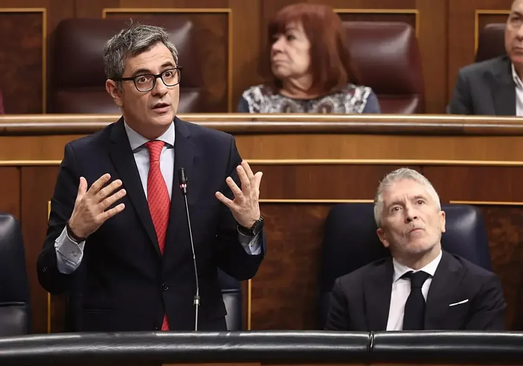 El ministro Félix Bolaños interviene en una sesión de control al Gobierno.