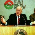 Xabier Arzalluz, en el centro, junto a Iñaki Anasagasti y Joseba Zubia, en una foto de 1999.