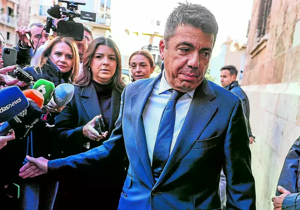 Carlos Mazón llegando al Palau de la Generalitat cuando era presidente.