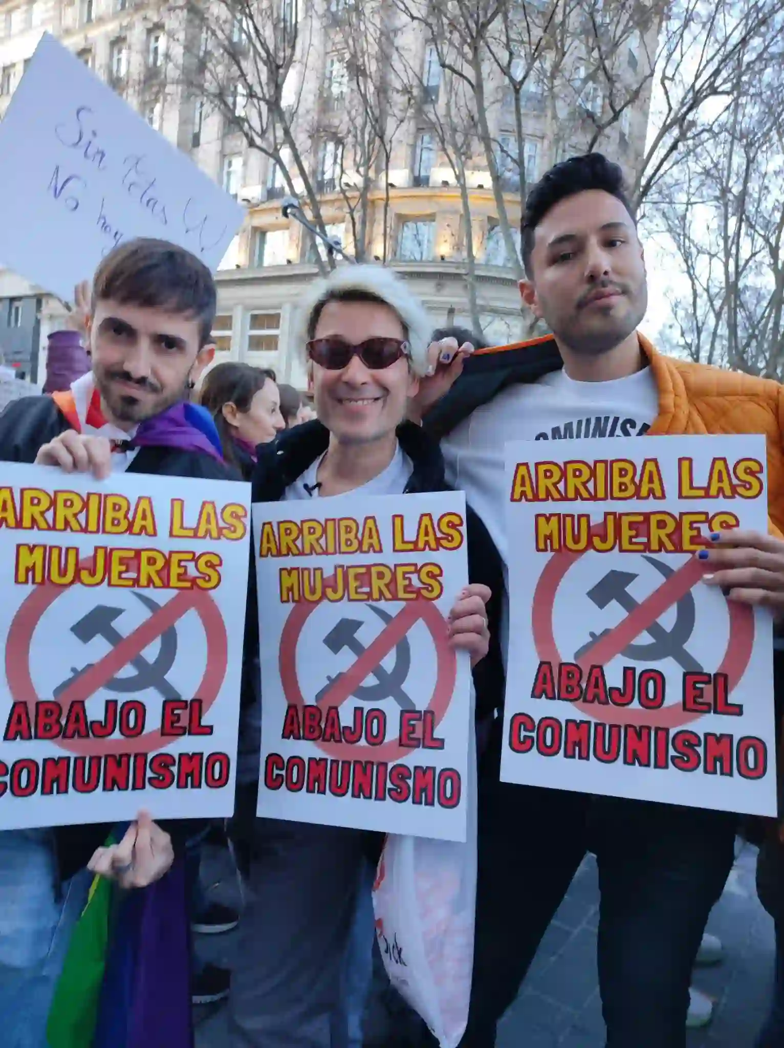 2026-02-02_marifachas_arriba_mujeres_abajo_comunismo_carteles