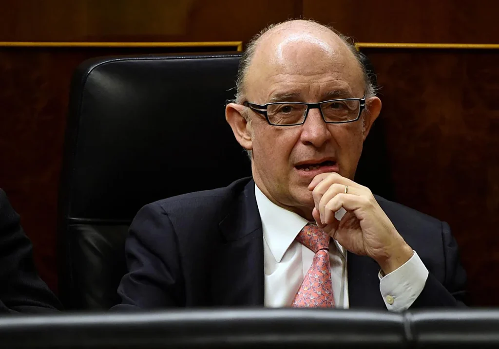 El exministro de Hacienda Cristóbal Montoro durante una sesión en el Congreso. EP / LA VERDAD