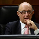 El exministro de Hacienda Cristóbal Montoro durante una sesión en el Congreso. EP / LA VERDAD