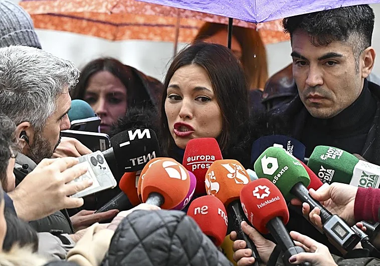 Elisa Mouliaá hoy a la entrada de los juzgados Fernando Villar (Efe) / LA VERDAD