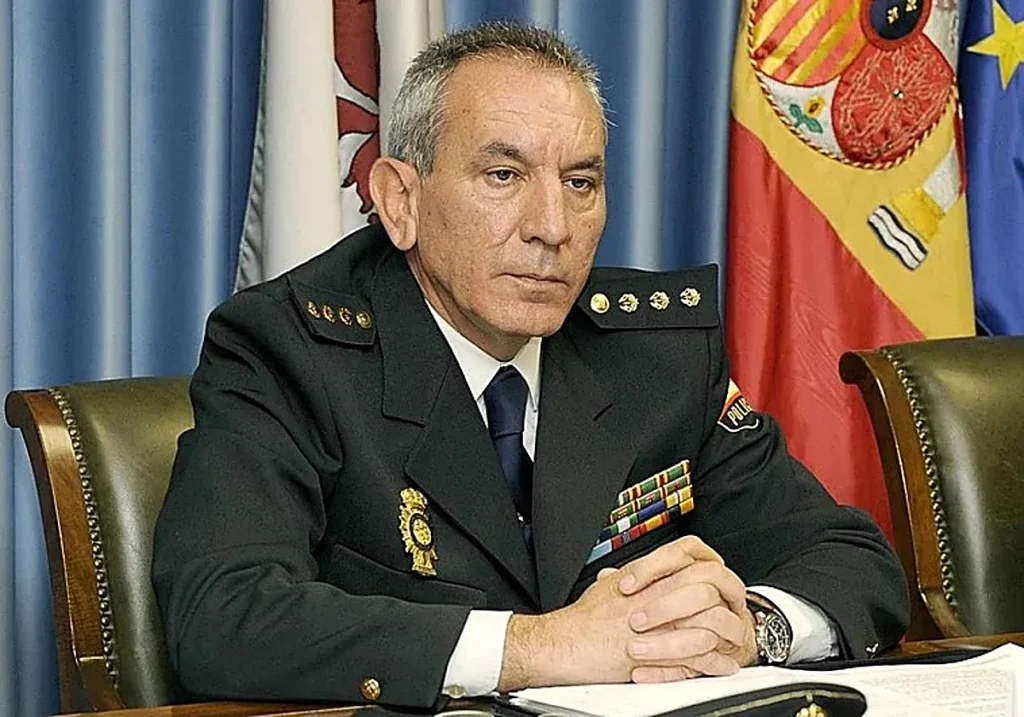 José Ángel González, durante una rueda de prensa en 2014, en su etapa como comisario provincial de Valladolid. Ricardo Otazo / LA VERDAD