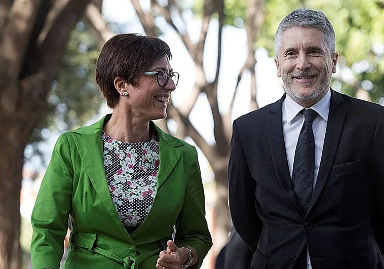 La exdirectora de la Guardia Civil María Gamez con Fernando Grande Marlaska Foto: Efe / LA VERDAD