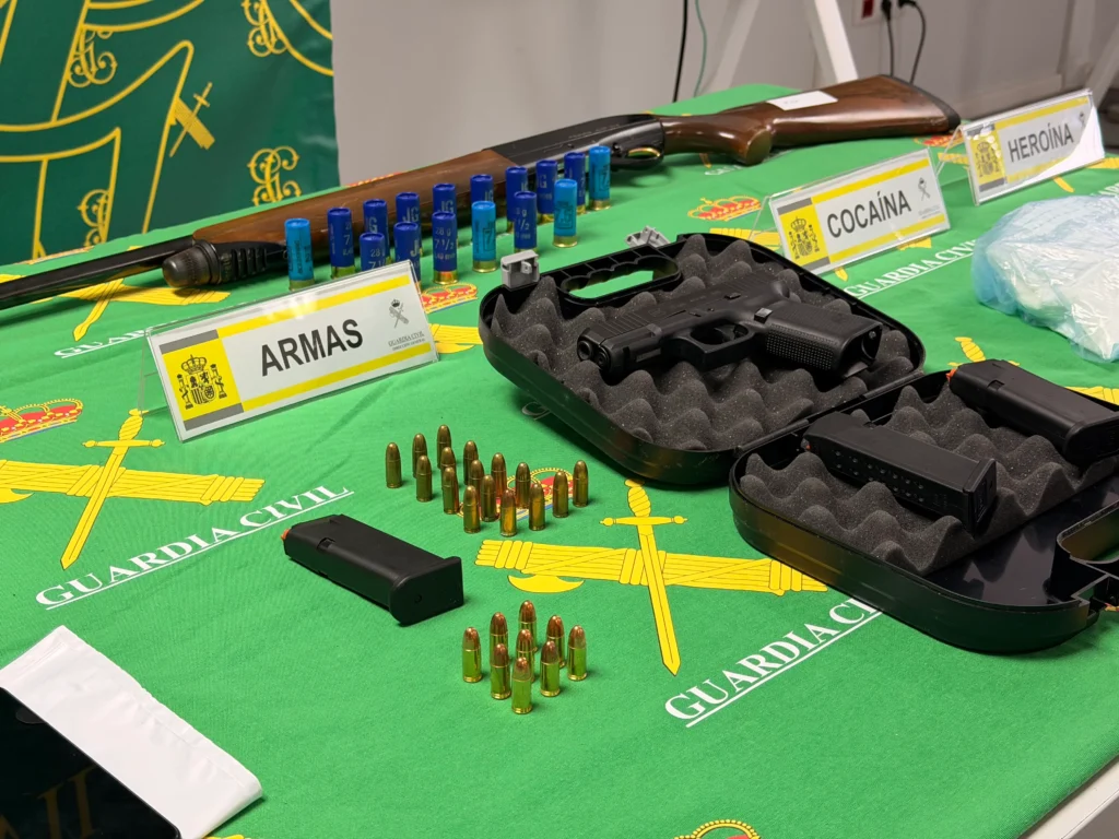 Material intervenido por los agentes en el marco de la operación 'Trampantojo'. GUARDIA CIVIL / LA VERDAD