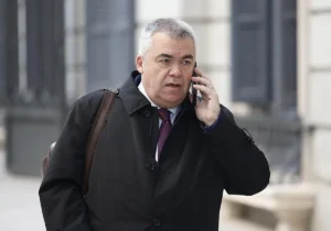 Santos Cerdán a su salida del Congreso. EP / LA VERDAD