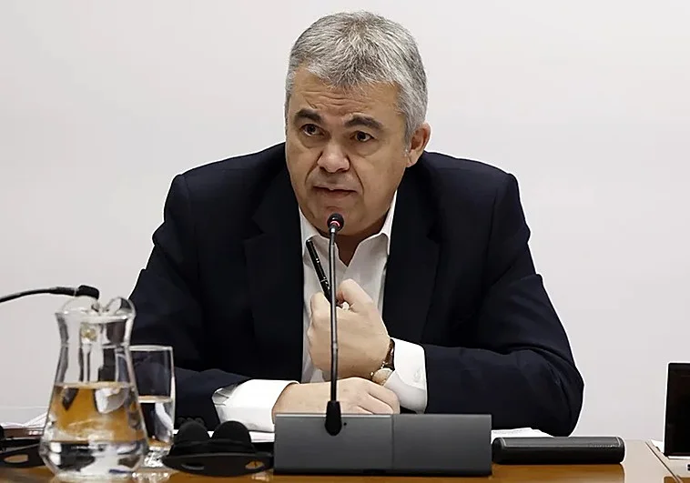 Santos Cerdán este miércoles en la comisión de investigación del Parlamento Navarro Foto: Efe / LA VERDAD