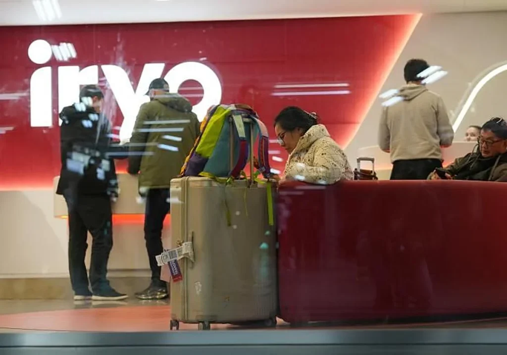 Viajeros en la estación de Atocha. José Ramón Ladra. / LA VERDAD