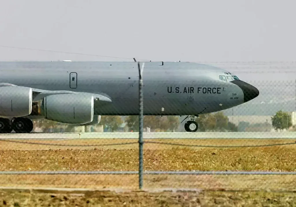 Un Boeing KC-135 Stratotanker de la Fuerza Aérea estadounidense en la base de Morón de la Frontera.